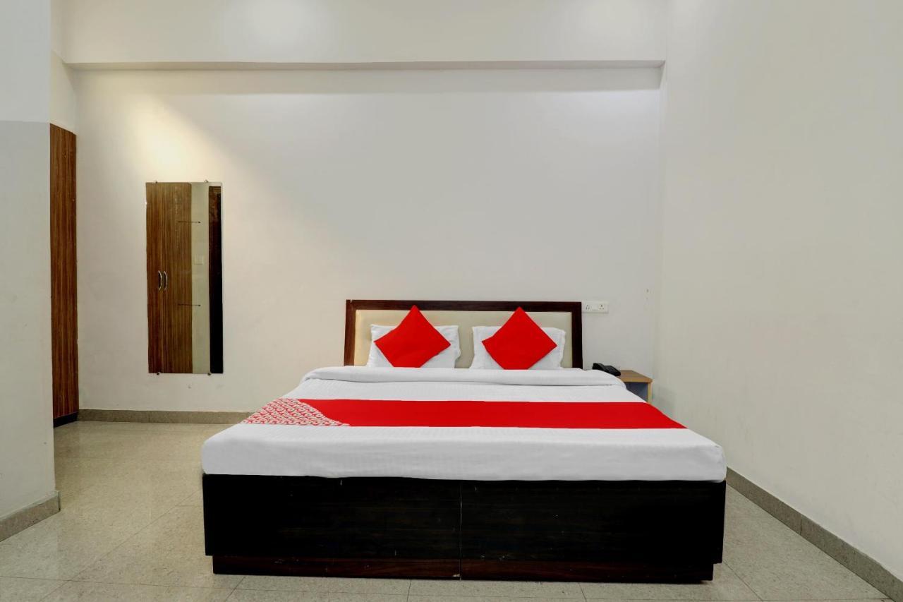 Oyo 72429 New Abhinandan Hotel Amroha Exterior foto